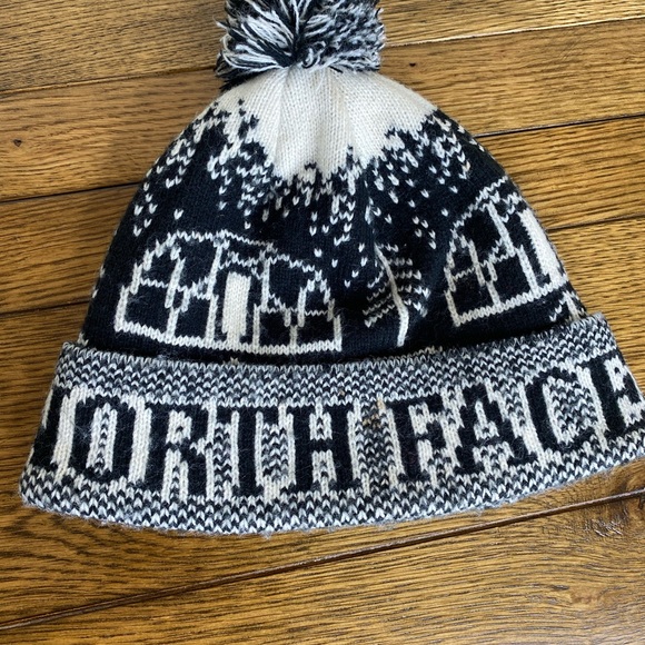 North Face Beanie - Picture 1 of 3